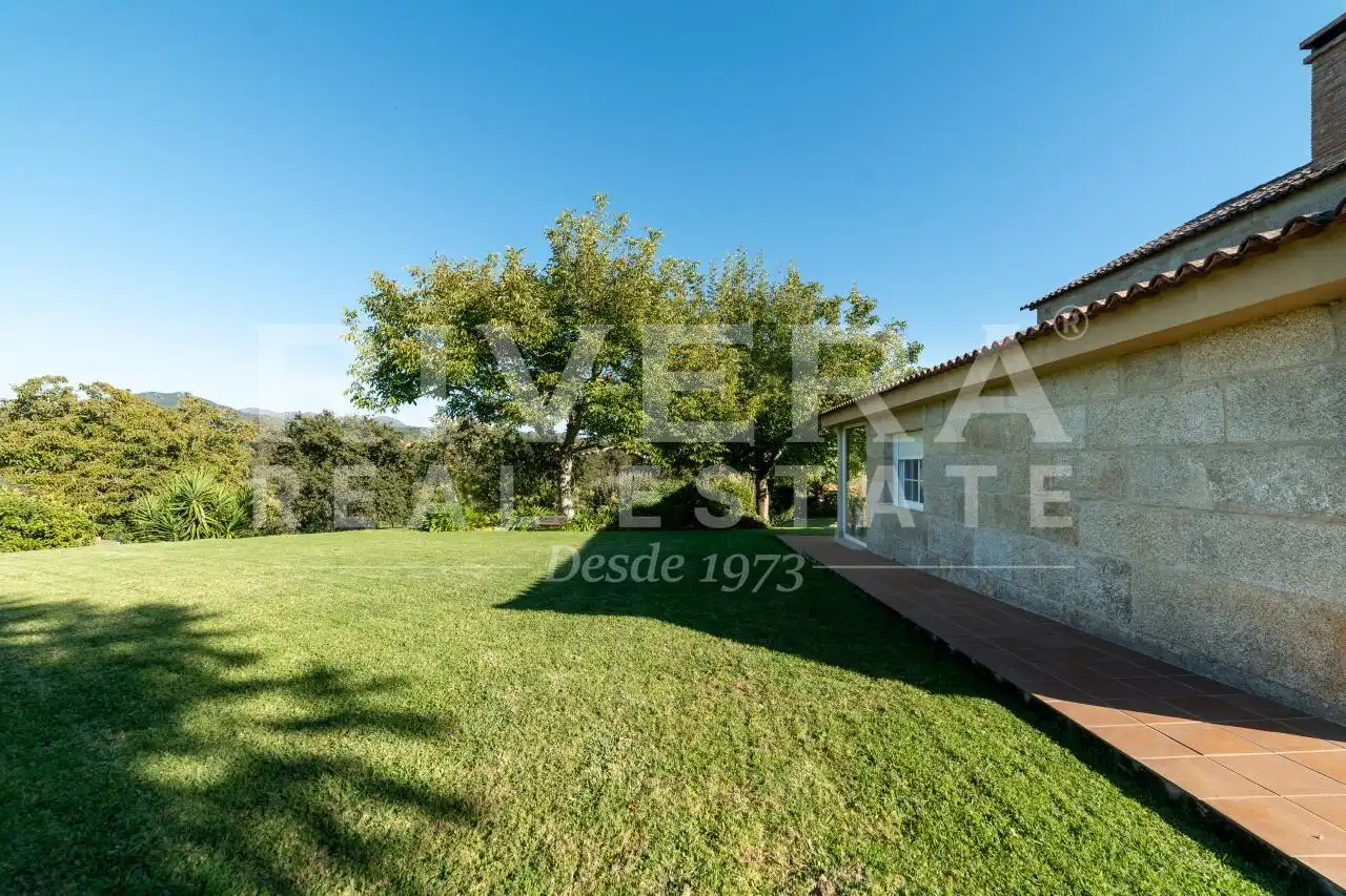 Jardí de Casa o xalet en venda en Nigrán amb Calefacció, Jardí privat i Moblat
