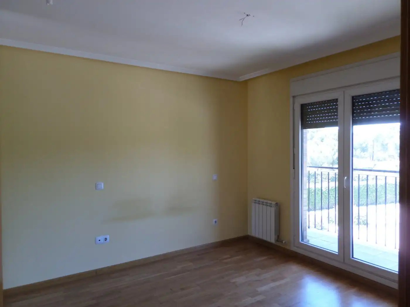 Habitación de Casa adosada en venta en Laguna de Duero con Calefacción, Terraza y Trastero
