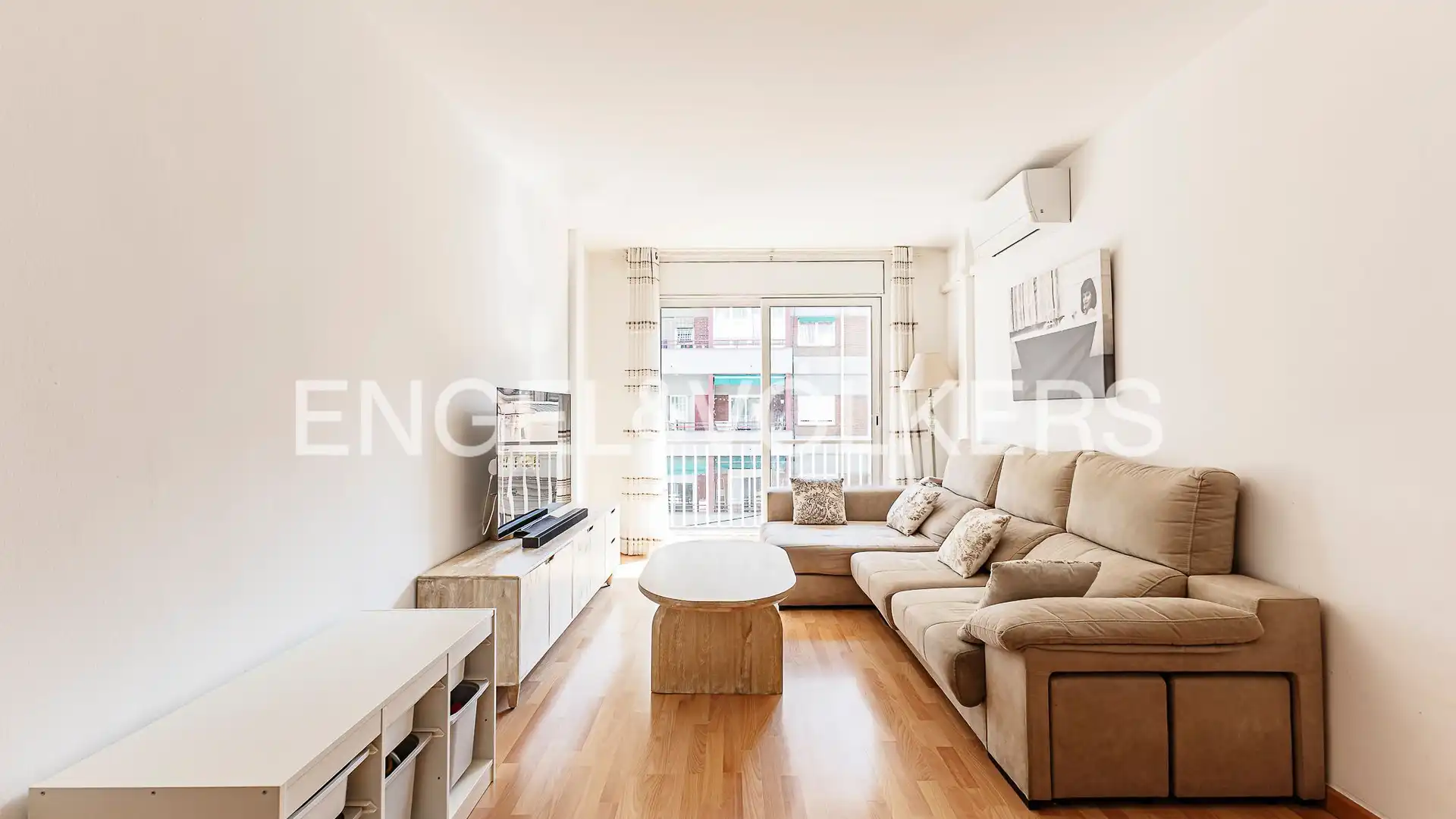 Living room of Flat for sale in  Barcelona Capital  with Air Conditioner, Heating and Parquet flooring