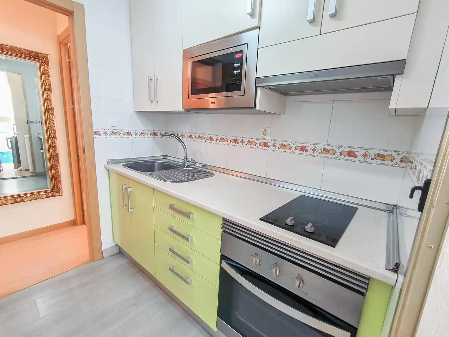 Cuina de Apartament en venda en Benidorm amb Aire condicionat, Jardí privat i Moblat