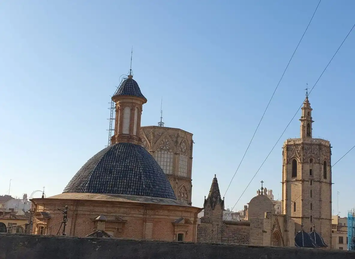 Außenansicht von Wohnung zum Verkauf in Valencia mit Heizung, Terrasse und Abstellraum