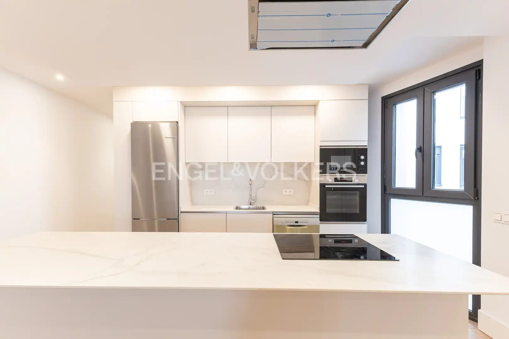 Kitchen of Flat for rent in Madrid  with Air Conditioner, Heating and Storage room