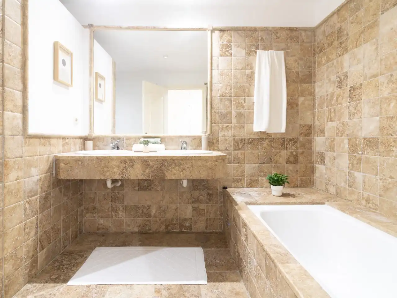 Bathroom of Flat for sale in Estepona  with Air Conditioner, Private garden and Terrace