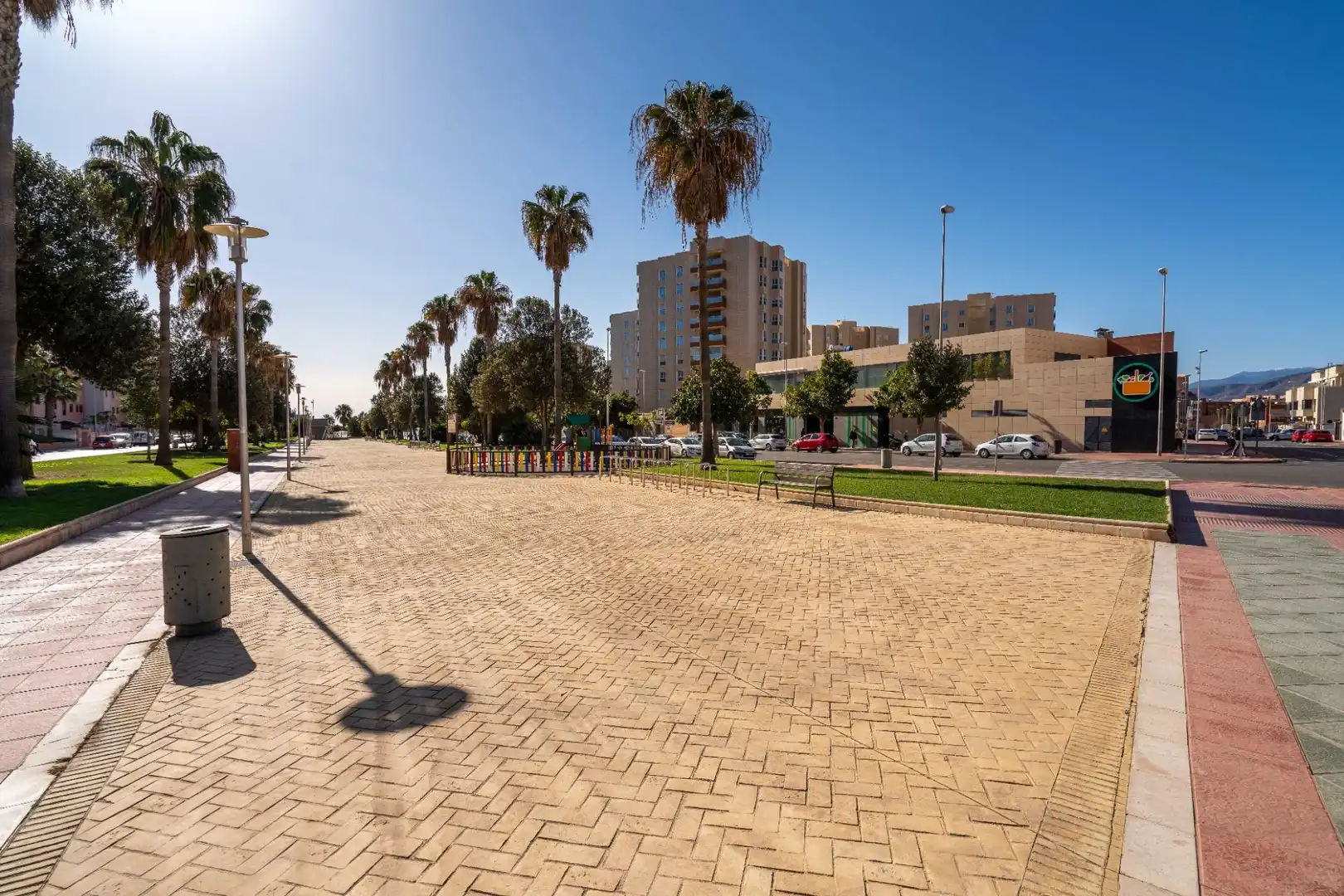 Vista exterior de Pis en venda en Almería amb Aire condicionat, Terrassa i Traster