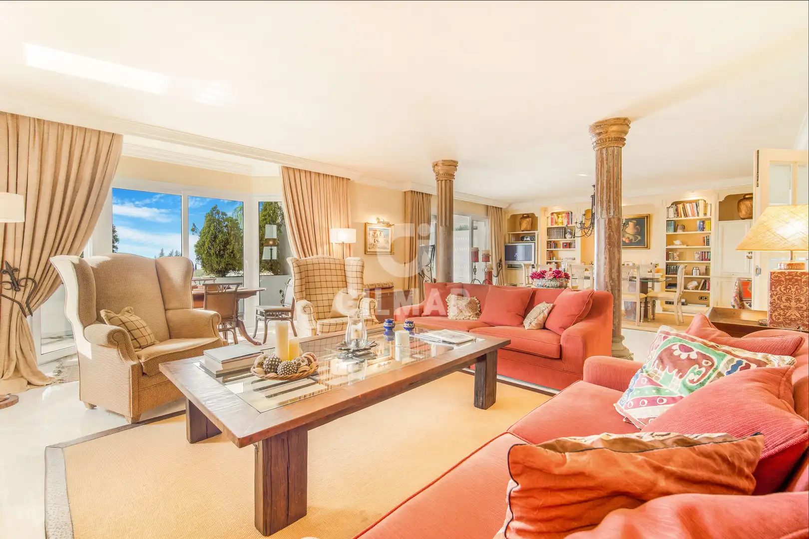 Sala d'estar de Dúplex en venda en Marbella amb Calefacció, Jardí privat i Traster