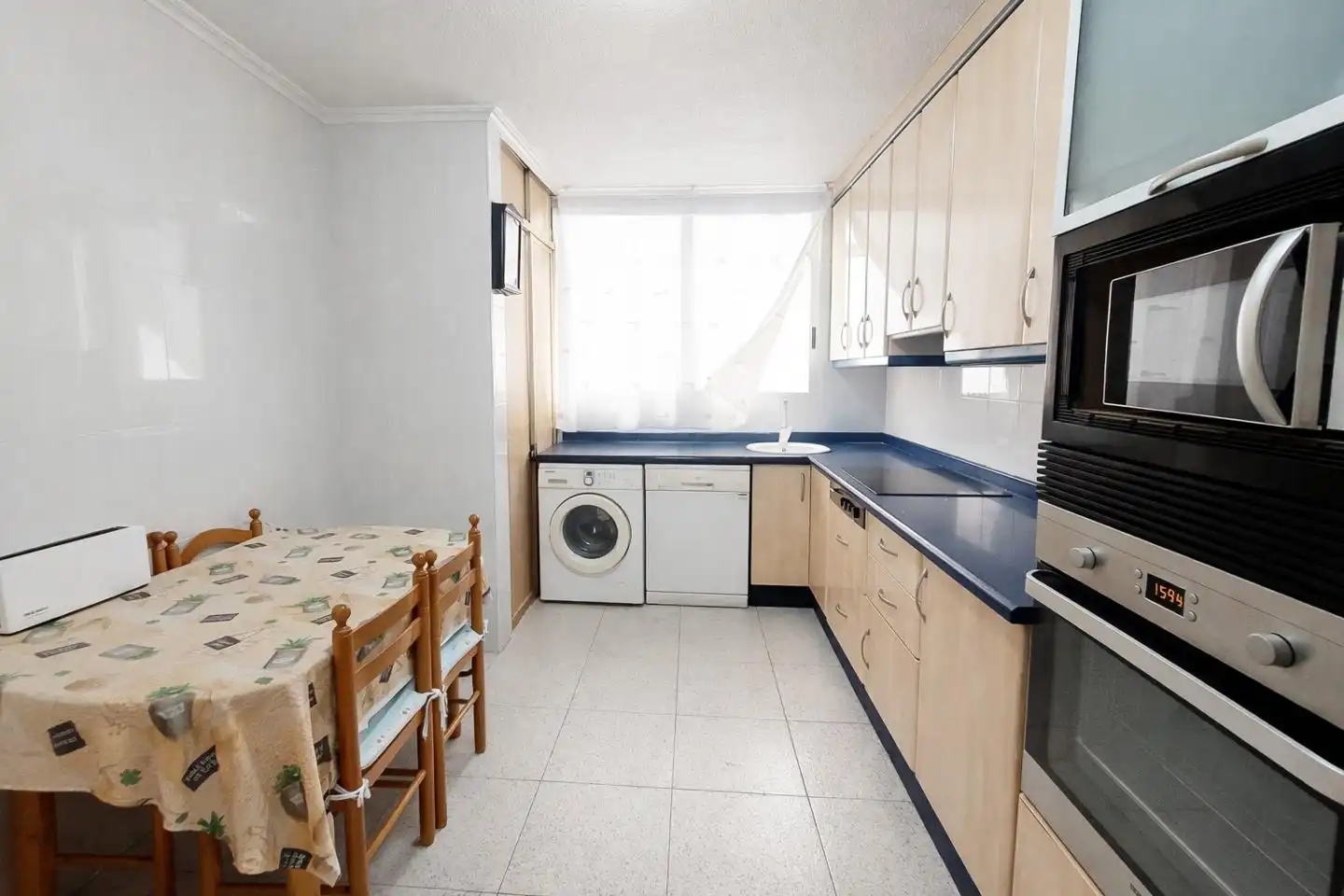 Cocina de Piso en venta en Elche / Elx con Aire acondicionado, Amueblado y Balcón