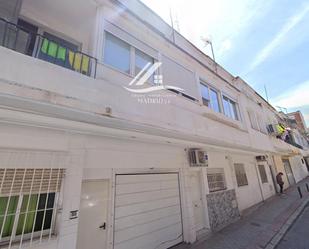 Exterior view of Single-family semi-detached for sale in  Madrid Capital  with Terrace and Furnished