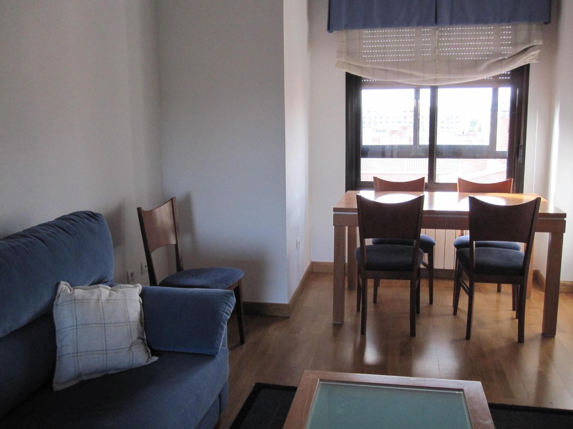 Sala d'estar de Apartament de lloguer en Valladolid Capital amb Calefacció, Parquet i Terrassa