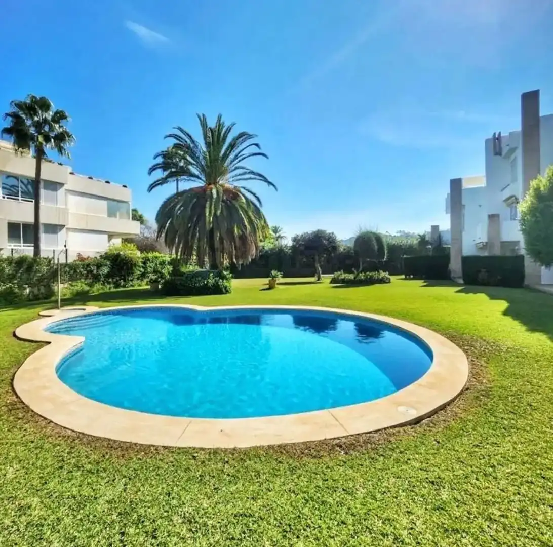 Piscina de Casa adosada de alquiler en Marbella con Aire acondicionado, Jardín privado y Trastero