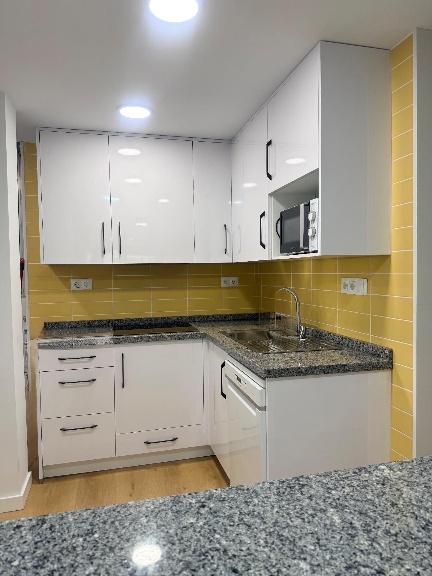 Cocina de Piso de alquiler en  Sevilla Capital con Aire acondicionado