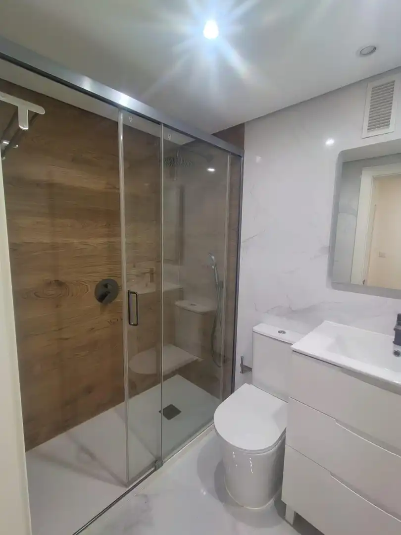Bathroom of Flat for rent in Valladolid  with Air Conditioner, Heating and Parquet flooring