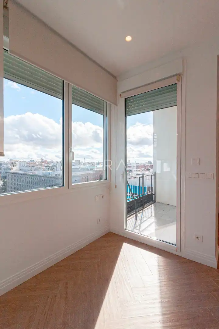 Piso con ascensor en venta en Raimundo Fernandez Villaverde, imagen 29
