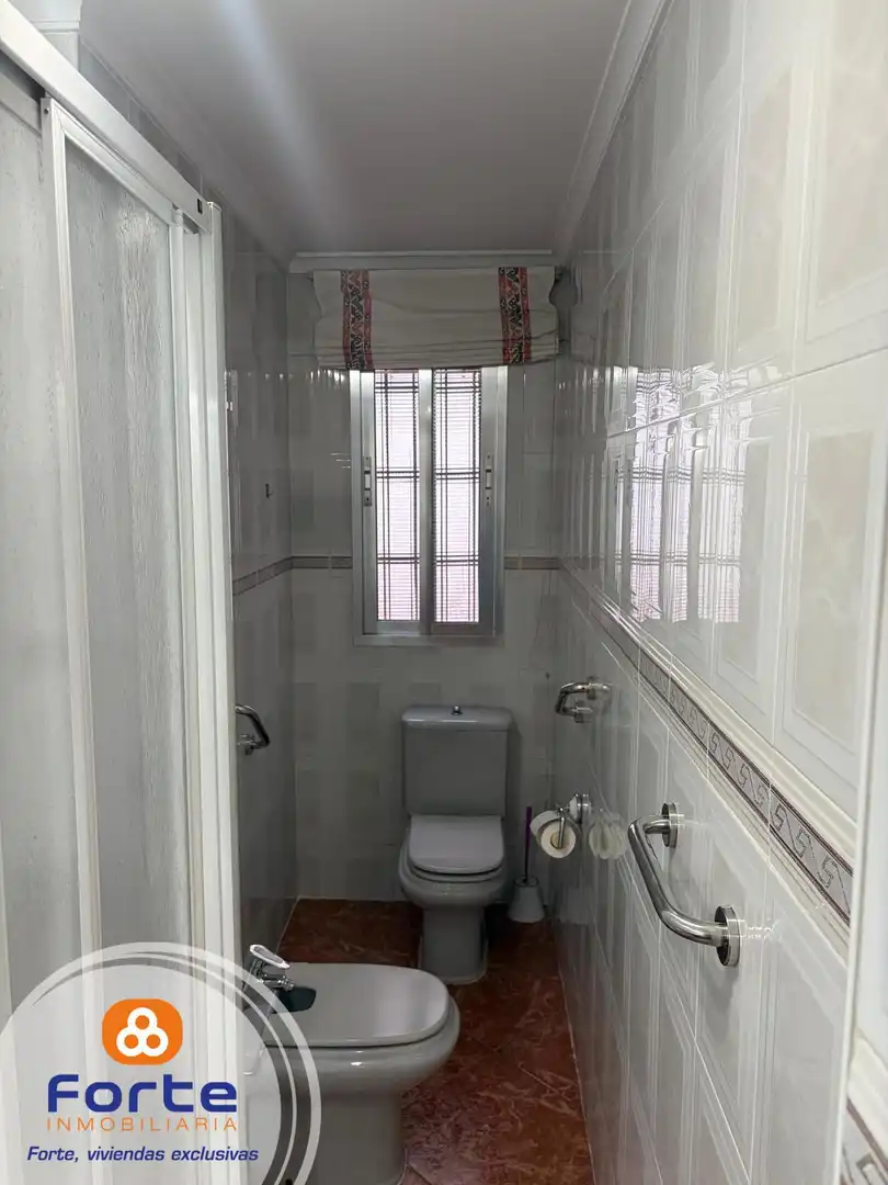 Bany de Pis en venda en Córdoba amb Aire condicionat, Calefacció i Terrassa