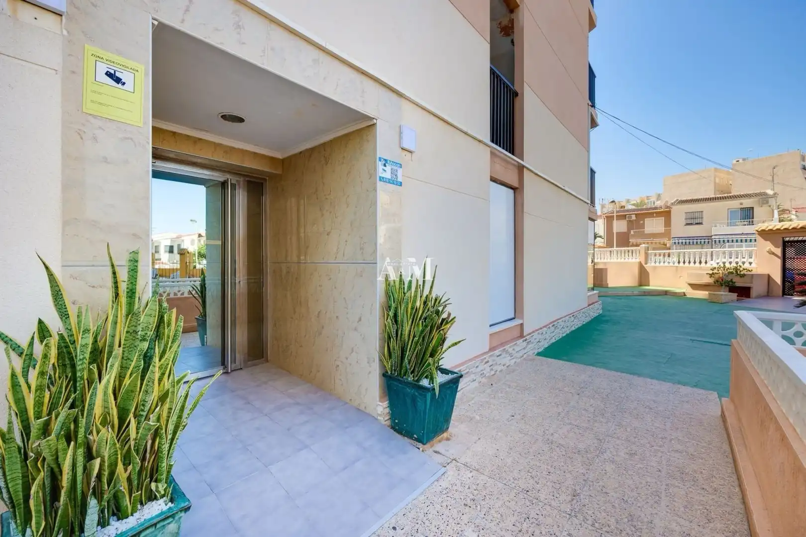 Vista exterior de Pis de lloguer en Torrevieja amb Aire condicionat, Calefacció i Jardí privat