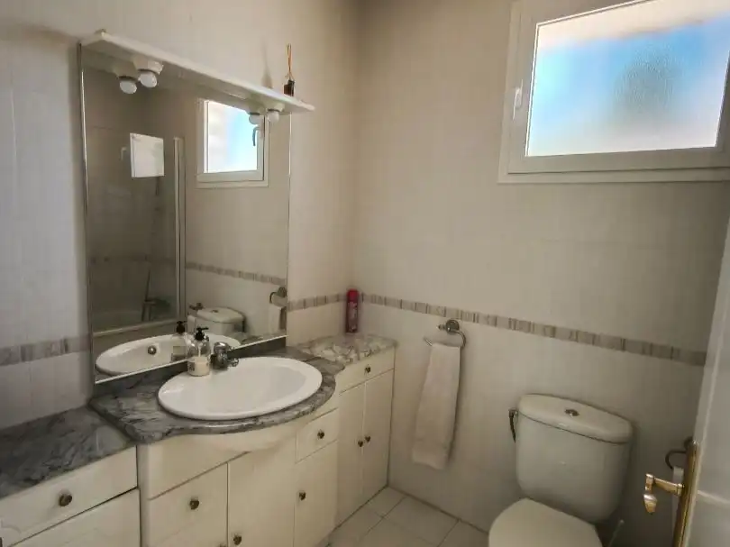Bany de Casa o xalet en venda en Mijas amb Aire condicionat, Terrassa i Piscina
