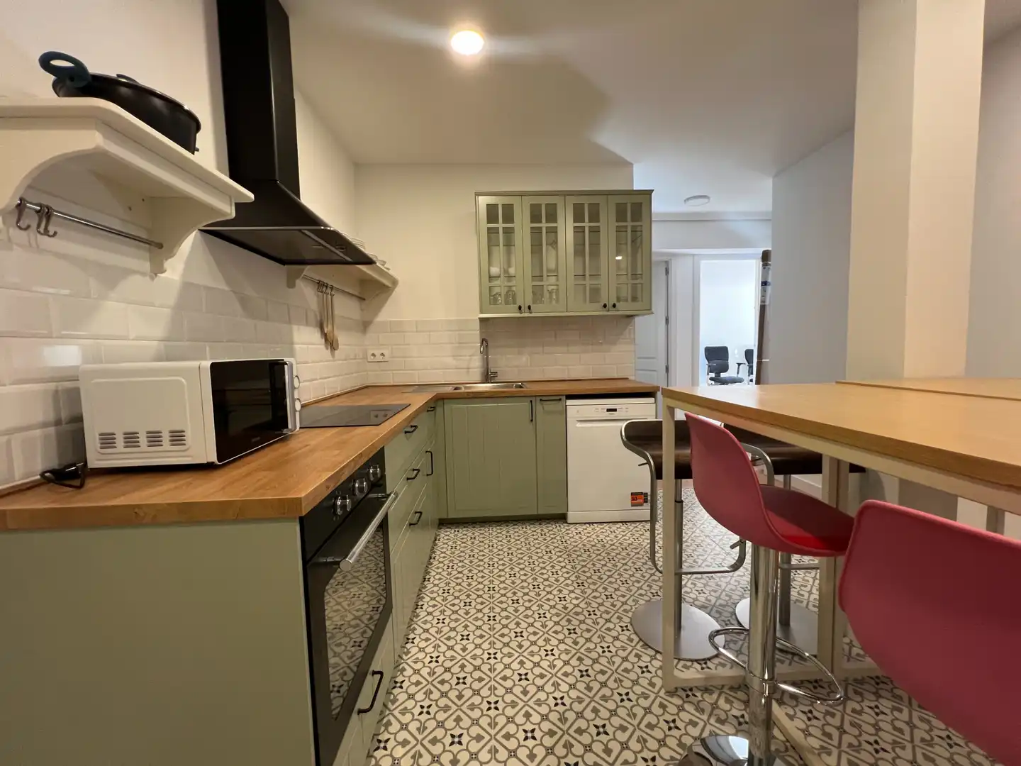 Cuina de Casa o xalet per a compartir en Madrid amb Aire condicionat, Calefacció i Jardí privat