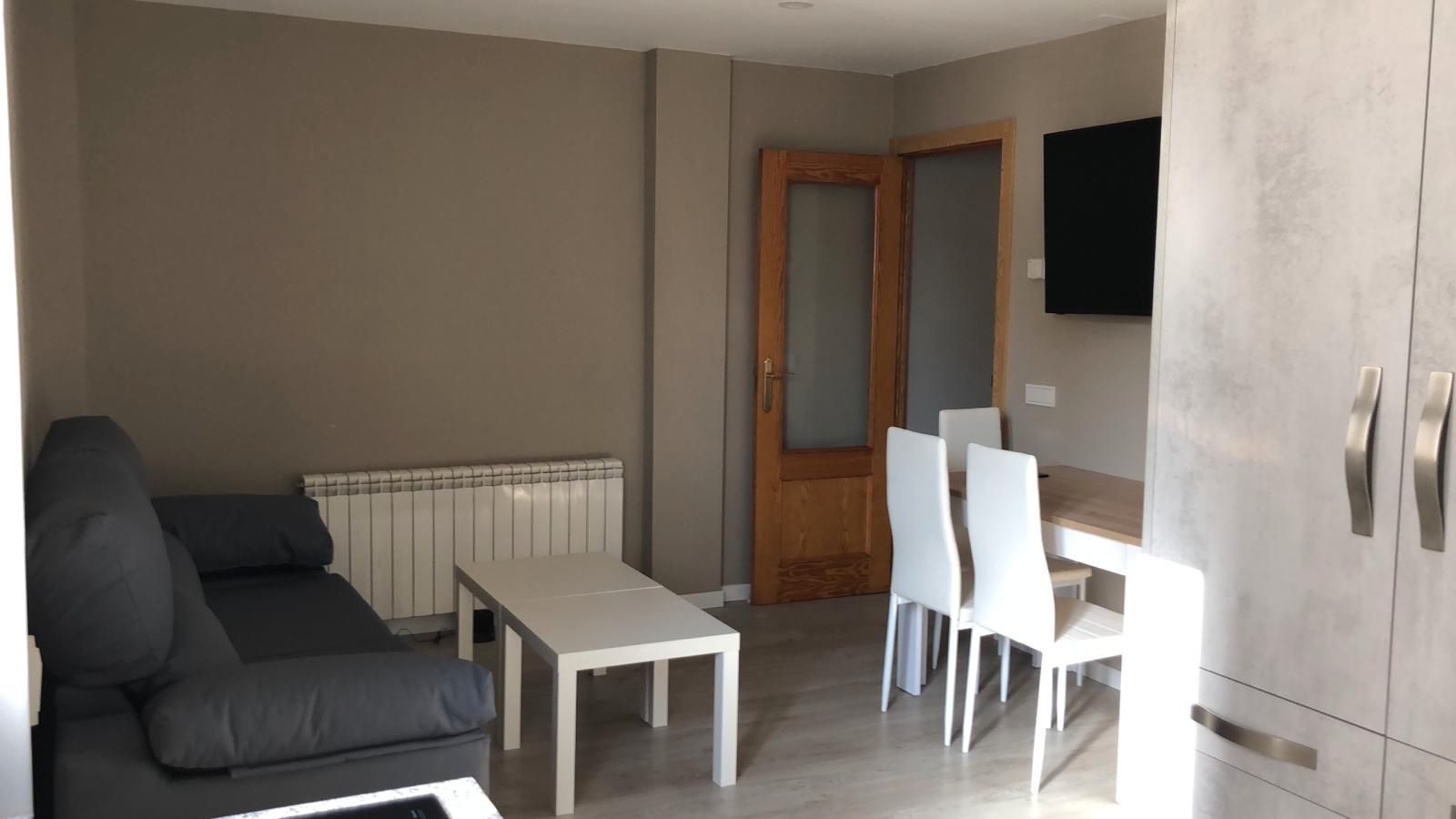 Living room of Flat for sale in  Zaragoza Capital  with Heating, Parquet flooring and Furnished