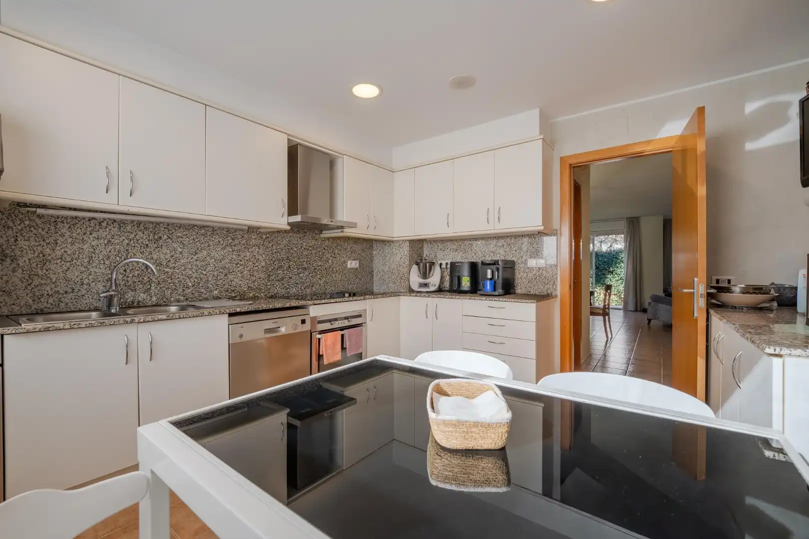 Cocina de Casa adosada en venta en Fornells de la Selva con Aire acondicionado, Calefacción y Jardín privado