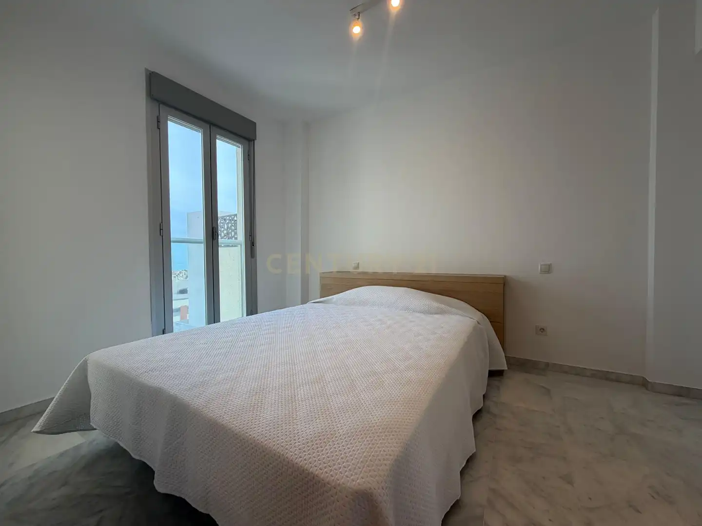 Dormitori de Apartament de lloguer en Mijas amb Aire condicionat, Jardí privat i Traster
