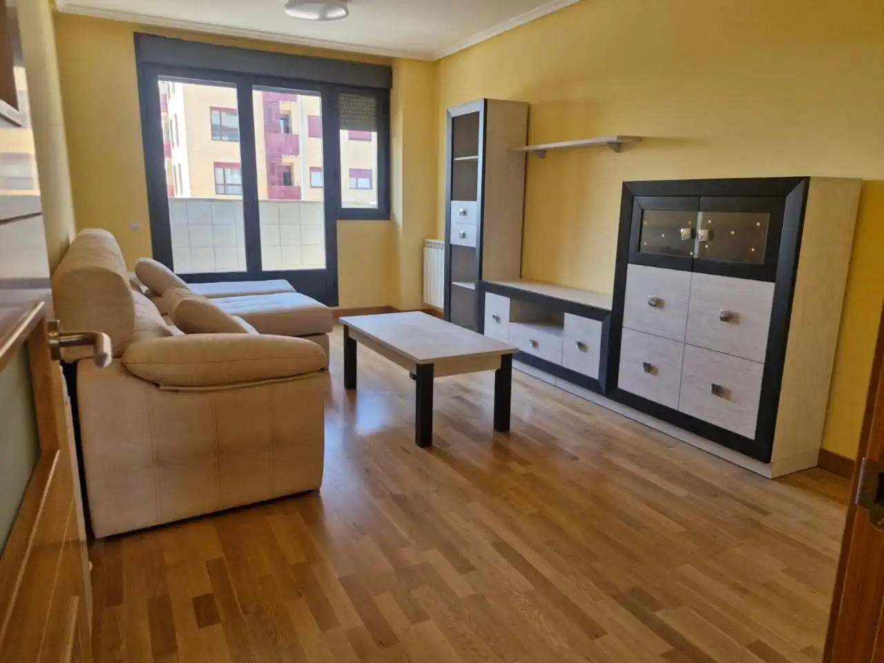 Sala de estar de Piso de alquiler en  Logroño con Calefacción, Parquet y Terraza