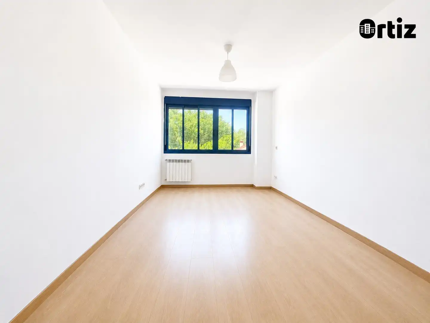 Schlafzimmer von Dachboden zum Verkauf in Alovera mit Heizung, Terrasse und Abstellraum