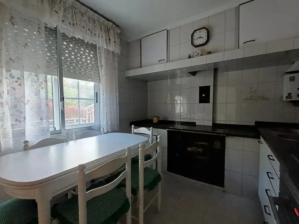 Cuina de Casa o xalet en venda en Mondariz amb Calefacció, Jardí privat i Parquet