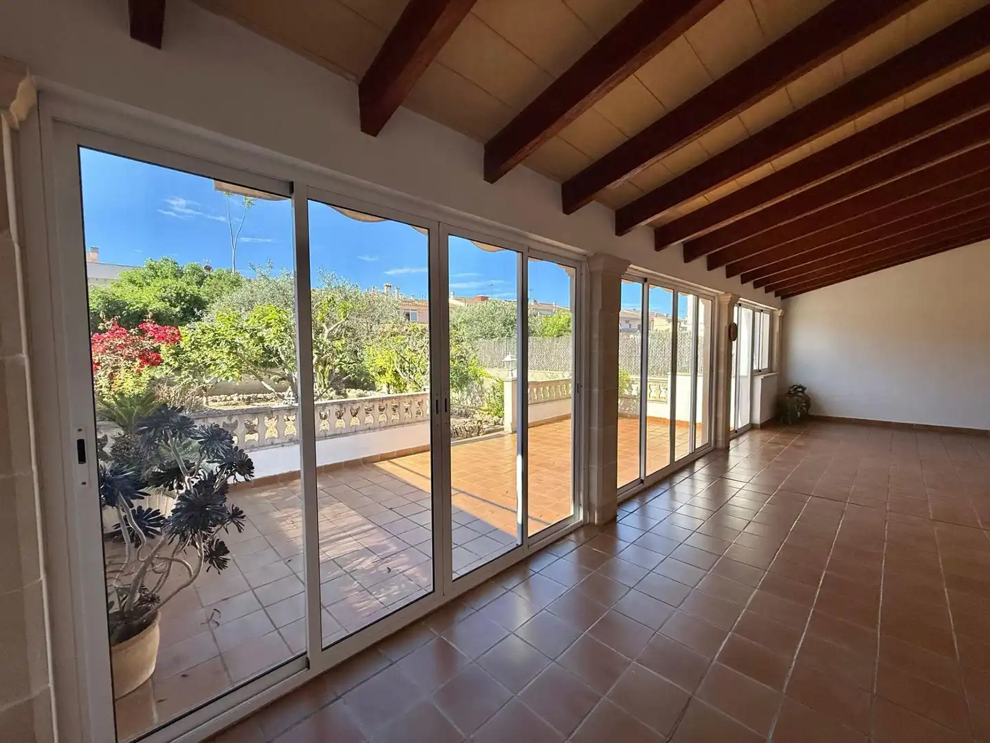 Vista exterior de Casa o xalet de lloguer en  Palma de Mallorca amb Aire condicionat, Terrassa i Balcó