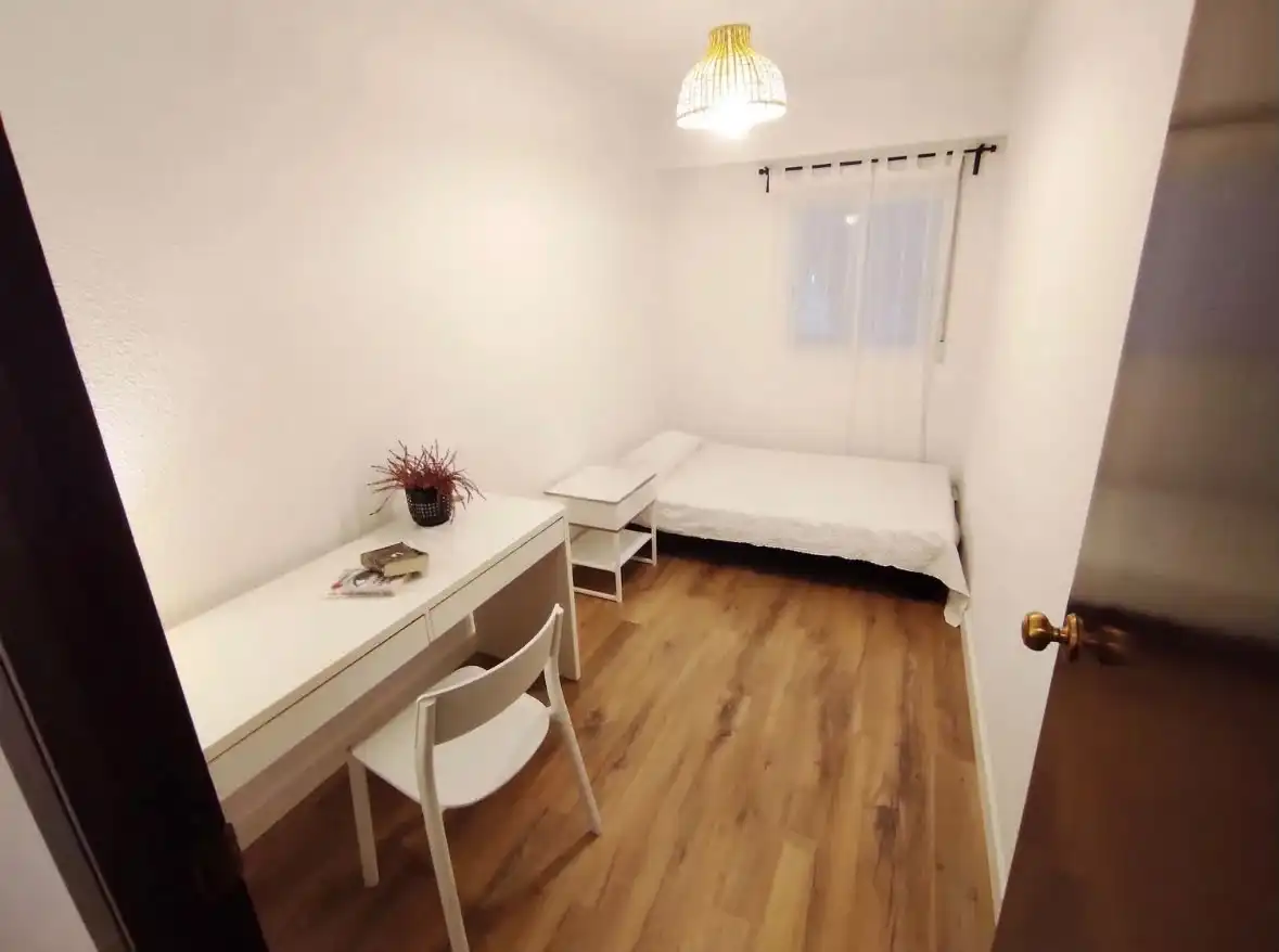 Habitación de Piso de alquiler en Valencia con Aire acondicionado, Amueblado y Horno