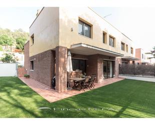 Garden of Single-family semi-detached for sale in Castelldefels  with Air Conditioner, Heating and Private garden