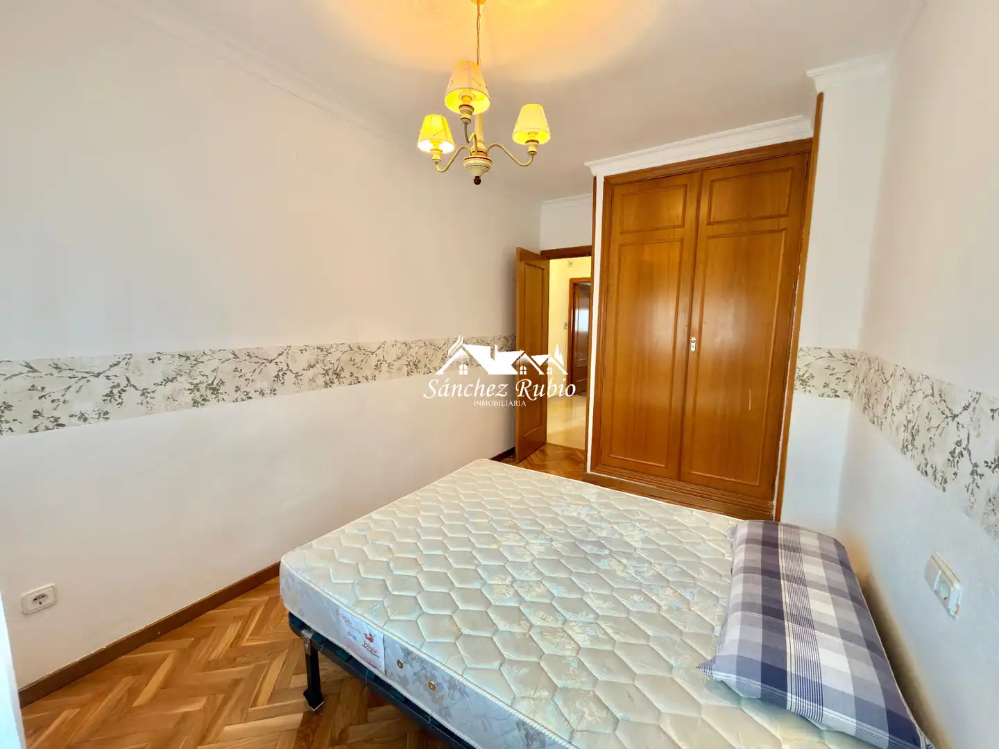 Schlafzimmer von Einfamilien-Reihenhaus zur Miete in Torrelodones mit Heizung, Privatgarten und Parkett