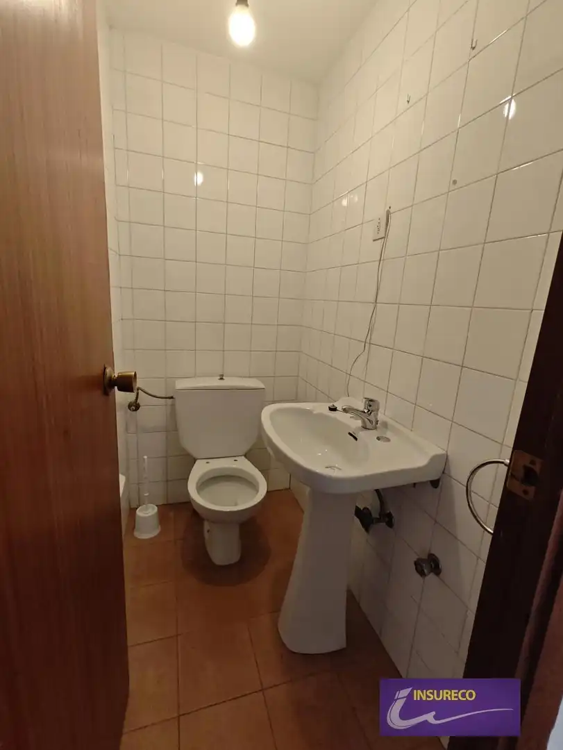 Baño de Piso en venta en Boñar con Calefacción y Terraza