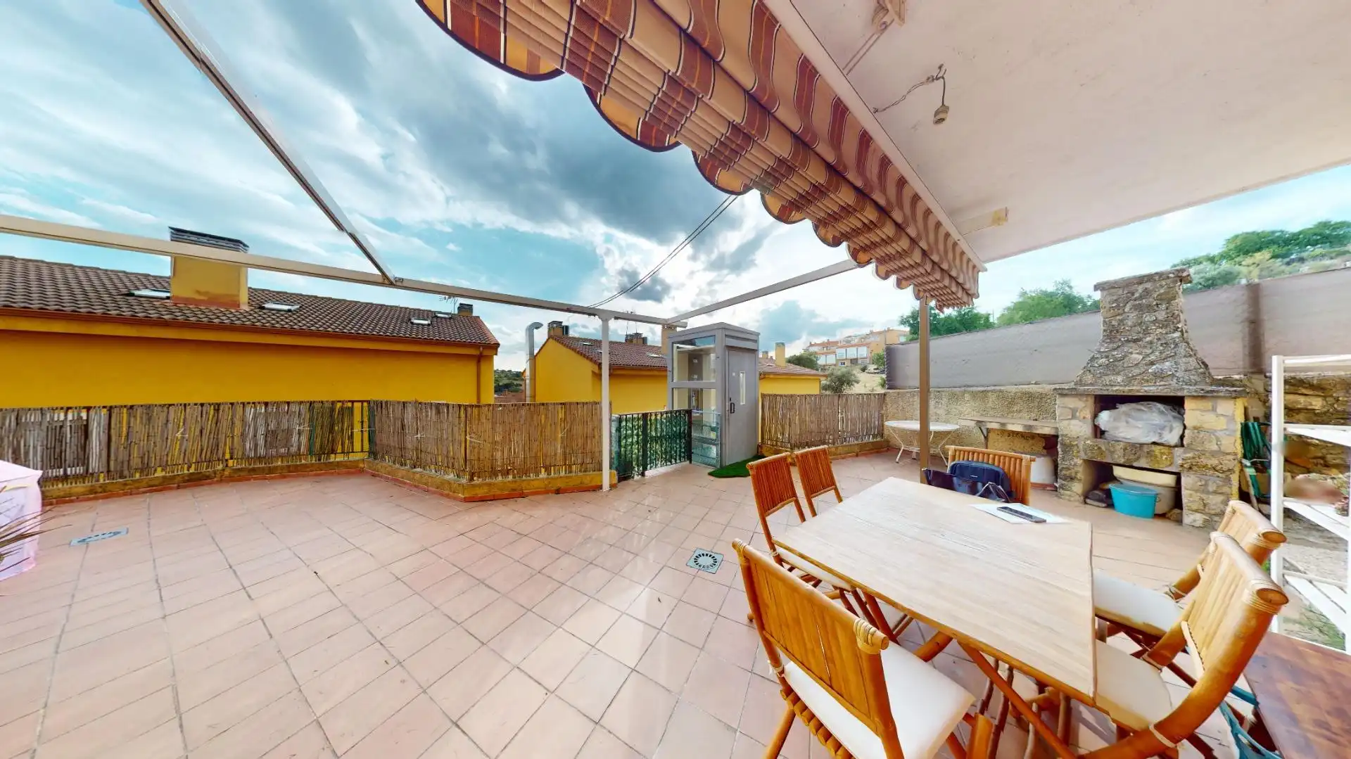 Terraza de Casa o chalet en venta en El Molar (Madrid) con Aire acondicionado, Calefacción y Jardín privado