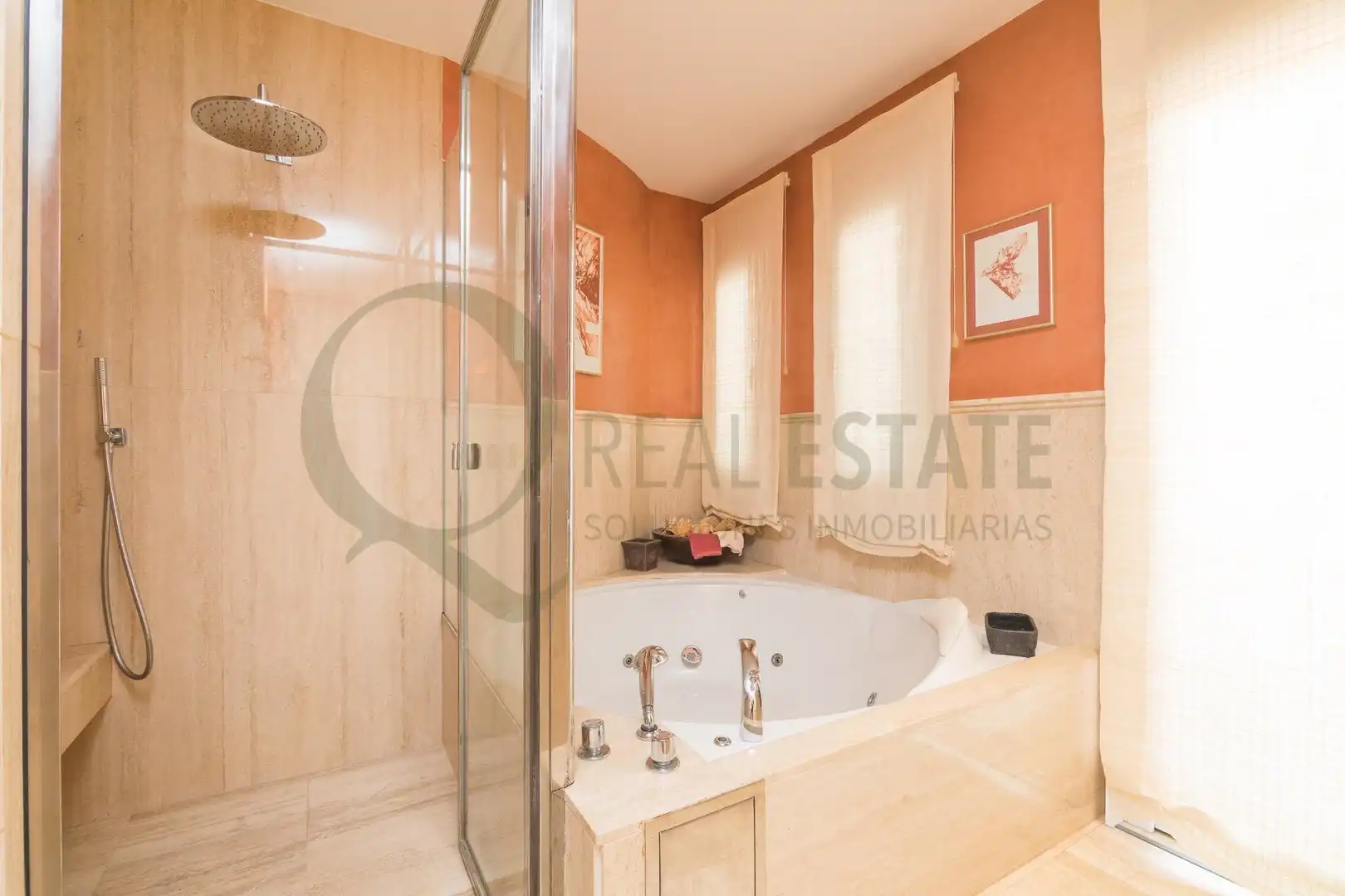 Bany de Casa o xalet en venda en Alicante / Alacant amb Calefacció, Jardí privat i Terrassa
