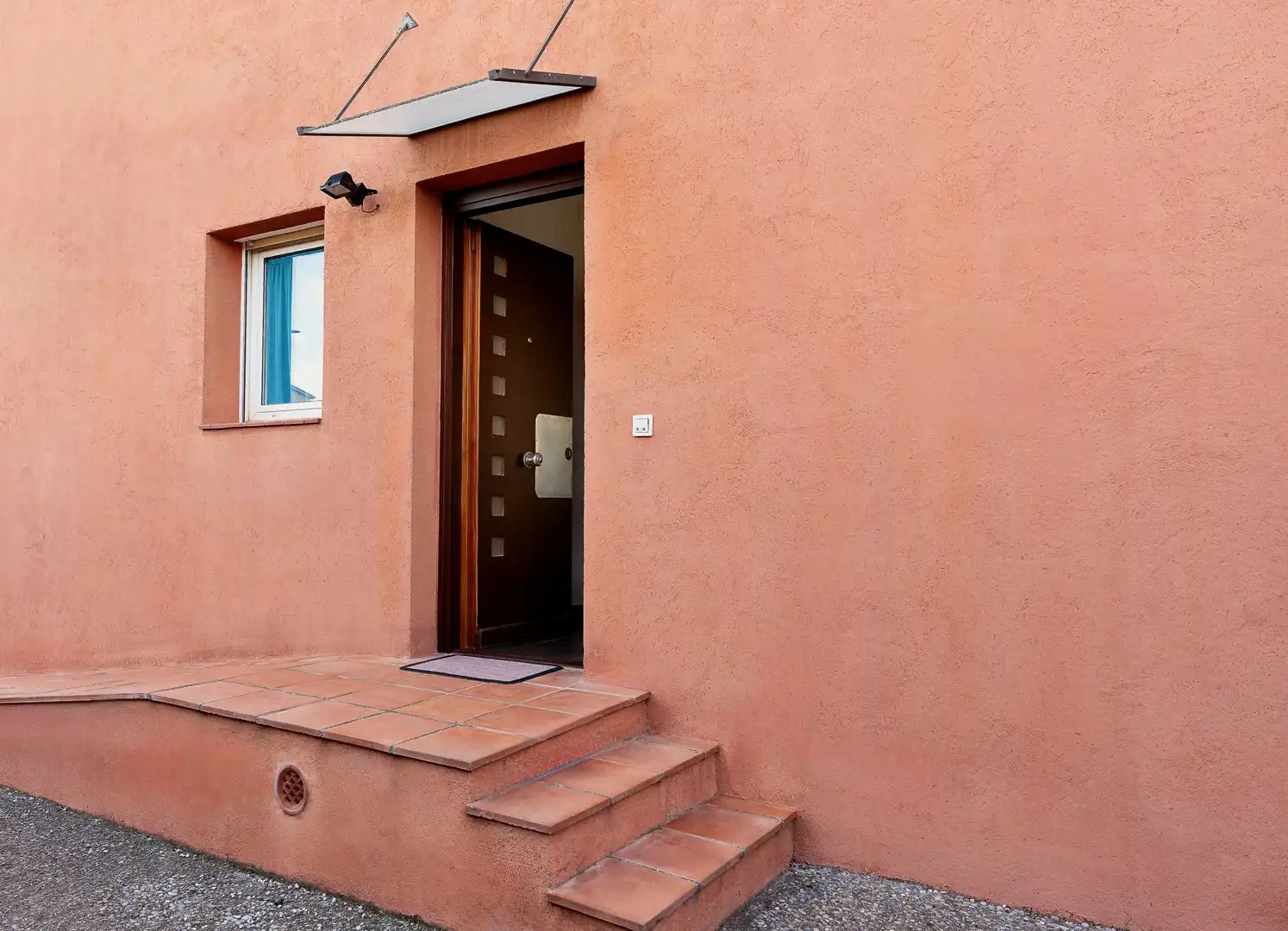 Vista exterior de Casa o xalet en venda en Navata amb Aire condicionat, Calefacció i Terrassa