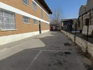 Fabrikhallen zur Miete in Sur - PAU 4