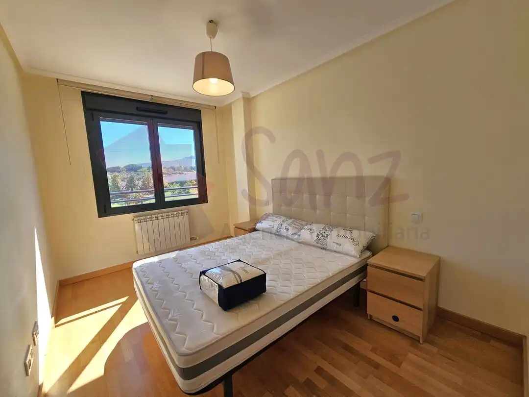 Habitación de Apartamento de alquiler en Lardero con Aire acondicionado, Calefacción y Jardín privado