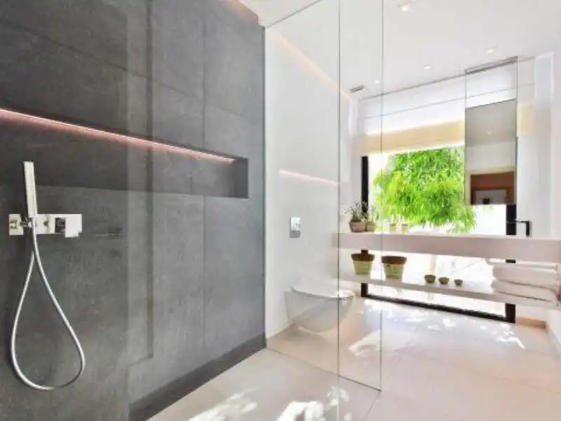 Bany de Casa o xalet de lloguer en Marbella amb Aire condicionat, Jardí privat i Terrassa