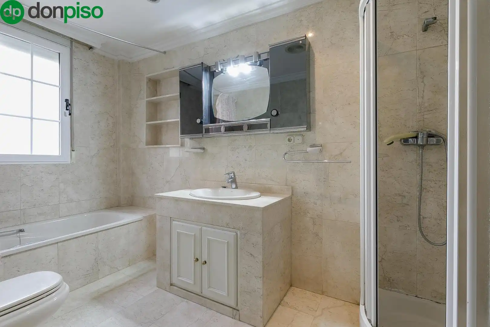 Bathroom of Houses for sale in Granada  with Private garden, Terrace and Storage room