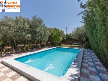 Villa avec balcon à vendre à Urbanizacion de los Cerezos