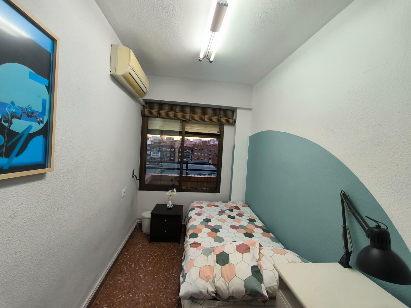 Pis per a compartir a Carrer de Campoamor, L'Illa Perduda