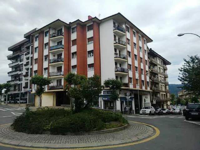 Local comercial en Venta en Obispo Justo Echeguren, 2 en Amurrio