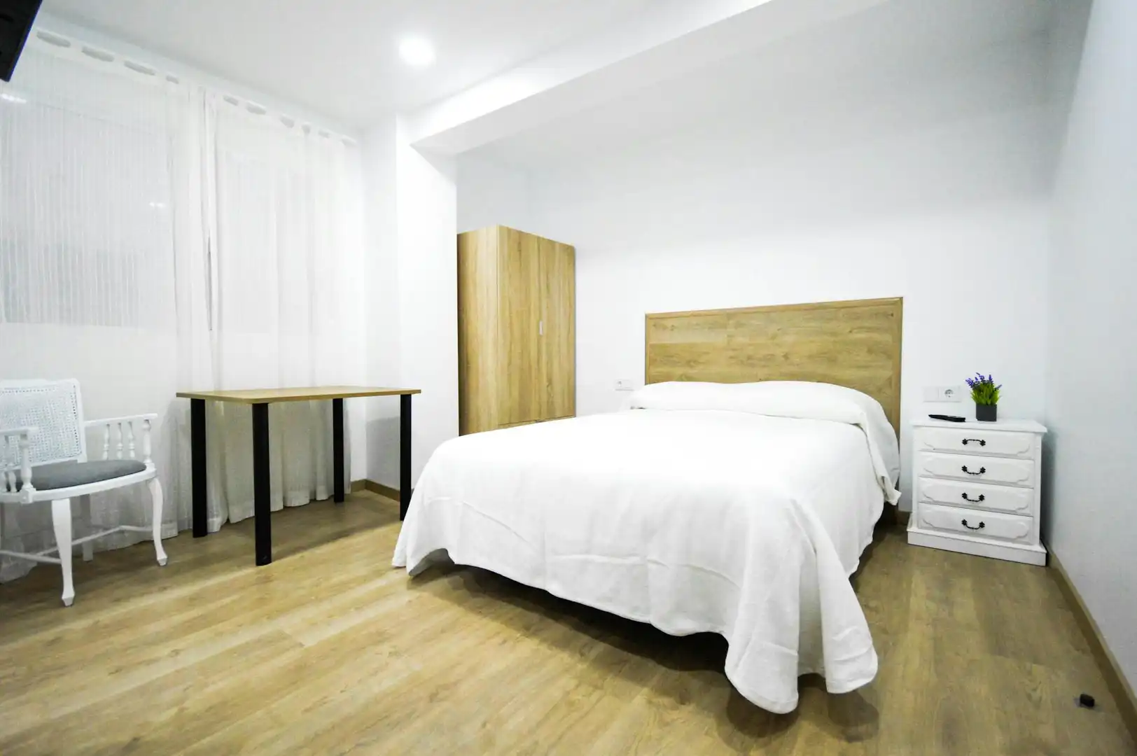 Bedroom of Flat for rent in Valencia  with Air Conditioner, Washing machine and TV