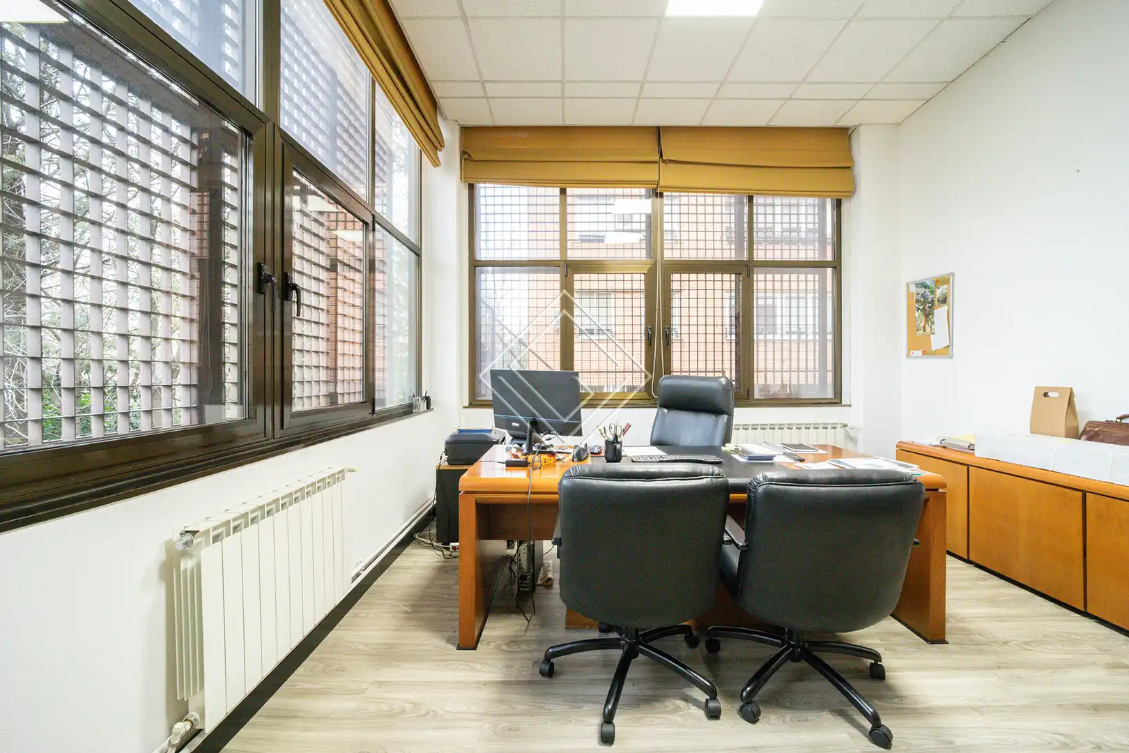 Commercial properties for sale in Madrid  with Air Conditioner and Heating