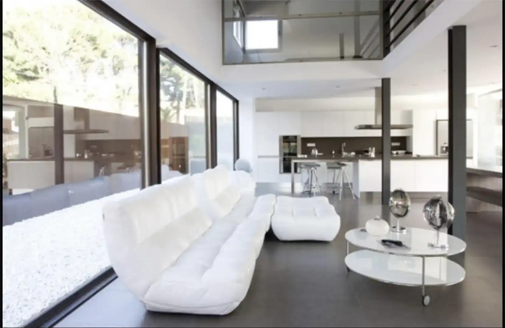 Sala d'estar de Casa o xalet en venda en Alella amb Aire condicionat, Piscina i Moblat