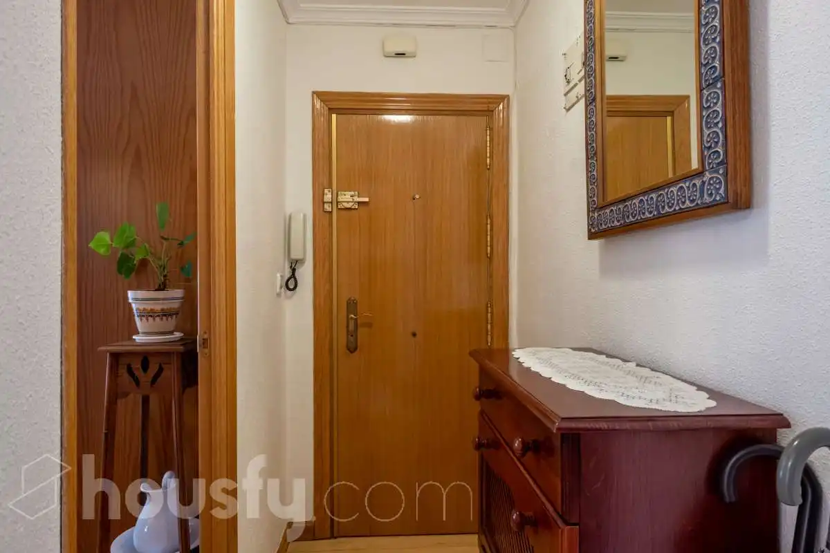 Flat for rent in Madrid  with Air Conditioner, Heating and Furnished
