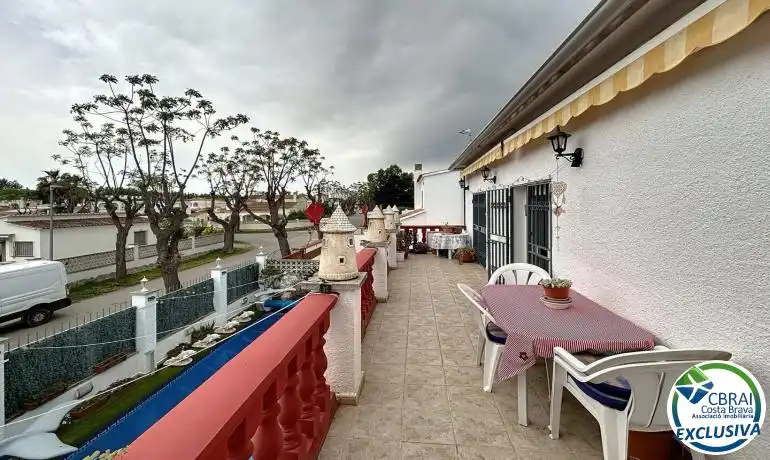 Casa adosada en venda a Montgrí