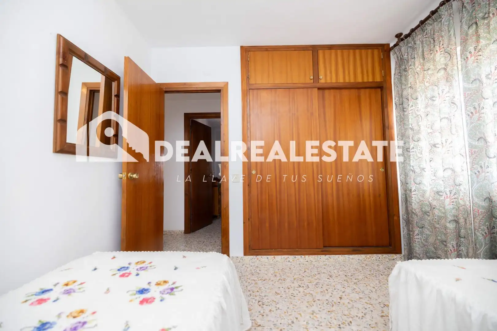 Dormitori de Casa o xalet en venda en Almonte amb Jardí privat, Terrassa i Moblat