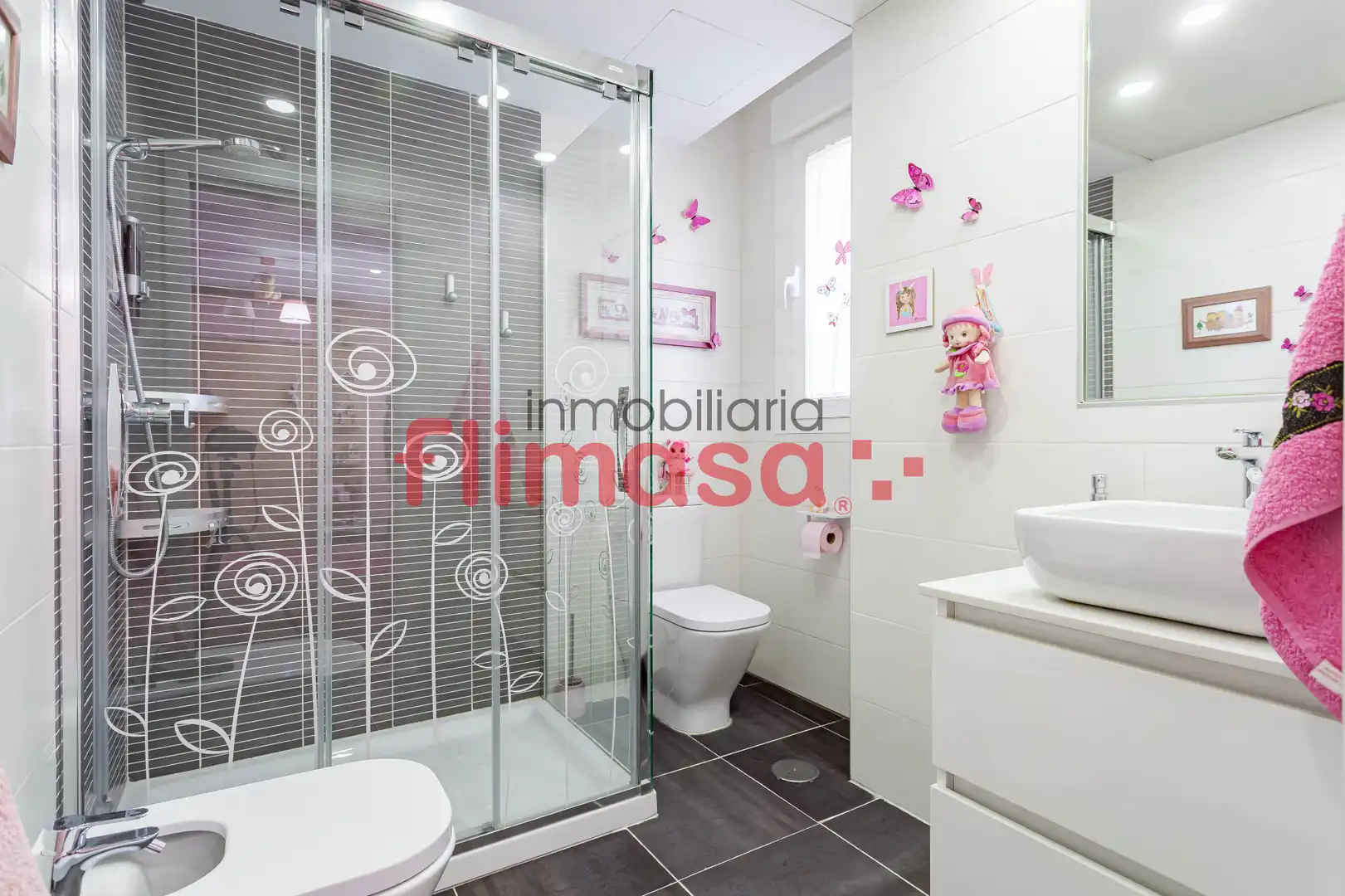 Bathroom of Detached homes for sale in Villaviciosa de Odón  with Air Conditioner, Heating and Private garden