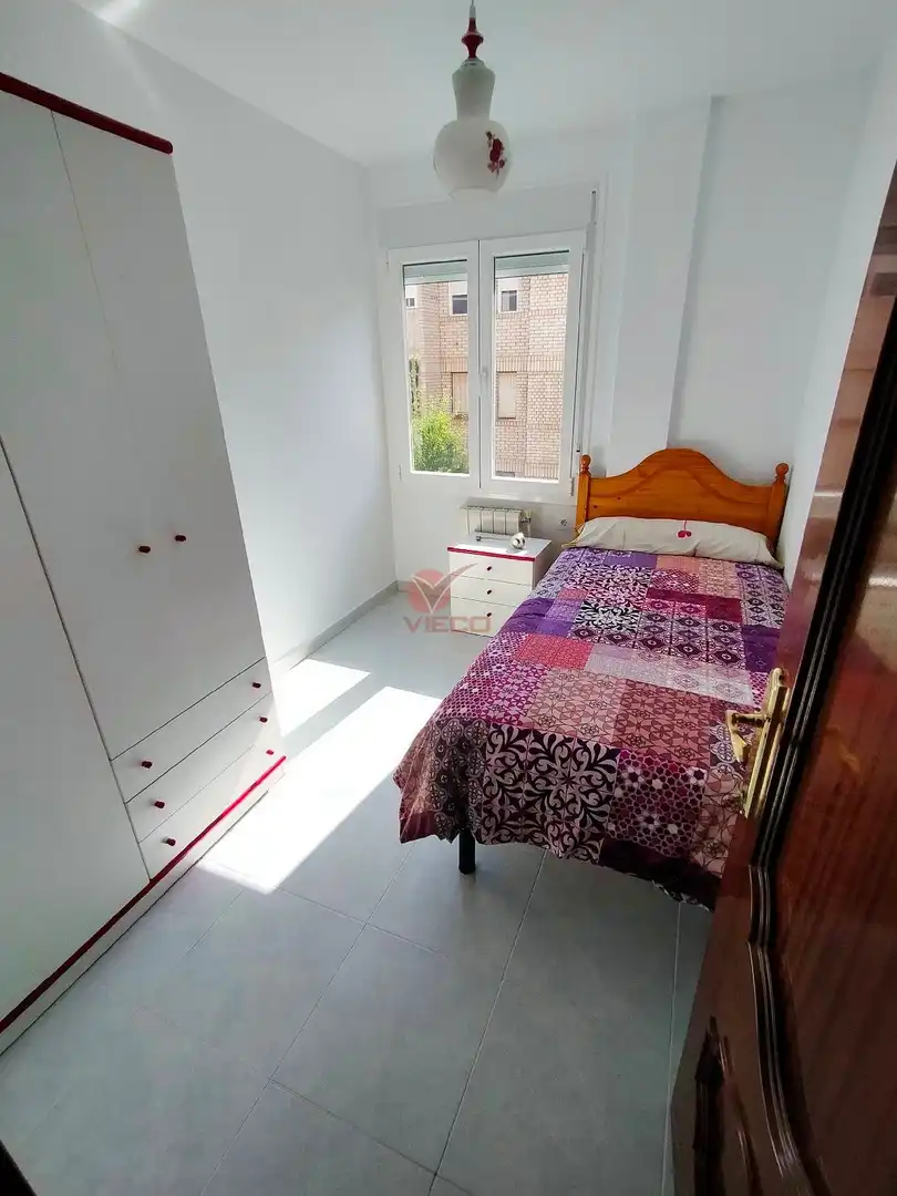 Schlafzimmer von Wohnung zur Miete in Cuenca mit Heizung, Terrasse und Möbliert