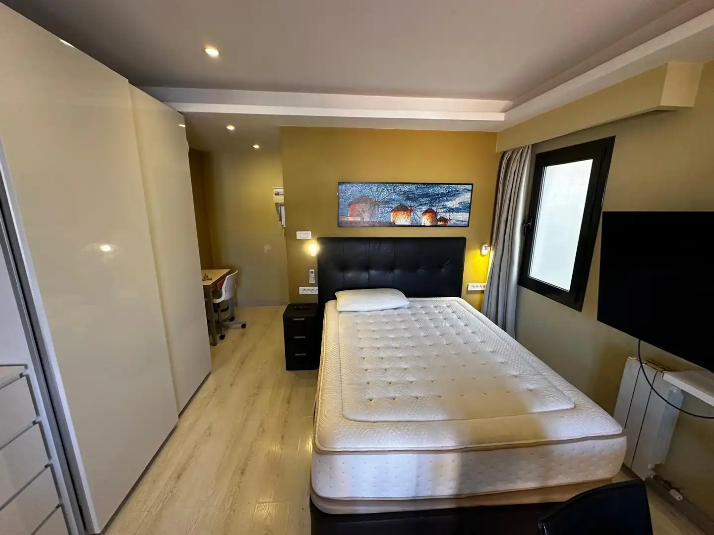 Schlafzimmer von Dachboden zum Verkauf in Barcelona mit Balkon